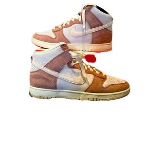BRAND NEW NIKE DUNK HIGH RETRO PREMIUM FOSSIL ROSE.